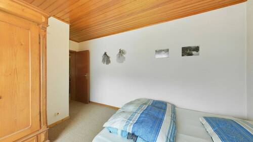 Kinderzimmer_1 - 7 Zimmer Einfamilienhaus zum Kaufen in Eppstein / Ehlhalten