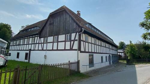 Seitenansicht - 2 Zimmer Mehrfamilienhaus, Wohnhaus zum Kaufen in Oderwitz