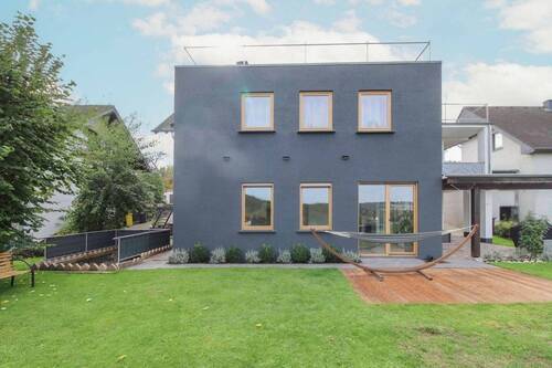 Rückansicht - Saniertes EFH mit ELW und unverbaubarer Aussicht in Marienfels