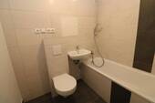 Bad mit Wanne - Viel Platz für die ganze Familie - neu sanierte Wohnung mit Aufzug u. Balkon!!!
