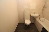 Bad mit Wanne - 4 Zimmer Etagenwohnung zur Miete in Freiberg