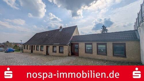 Straßenansicht - Stadthaus mit Potenzial! Wohnhaus mit vermieteter Einliegerwohnung und Garage