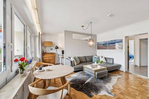 Großes Wohnzimmer mit viel Raum für verschiedene Wohnkonzepte - Etagenwohnung mit 65,50 m&sup2; in Gröbenzell zum Kaufen
