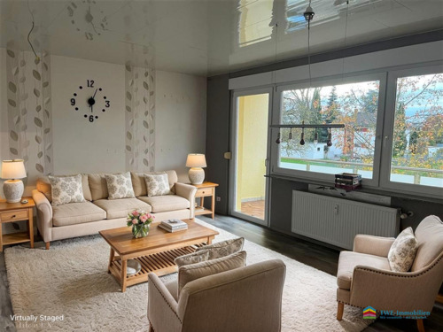 Wohnzimmer - virtually staged - Wohnen mit Stil: Licht, Komfort und Balkonsonne in Baden-Baden genießen