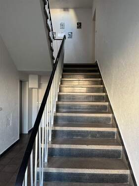 Treppenhaus - 3 Zimmer Etagenwohnung zum Kaufen in Baden-Baden