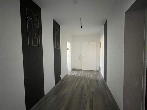 Eingangstür und Flur von innen - Etagenwohnung in Baden-Baden zum Kaufen