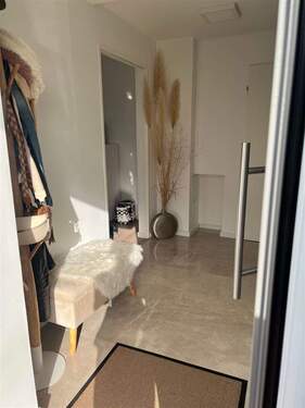 Eingang Flur - 4 Zimmer Einfamilienhaus zum Kaufen in Sachsenheim