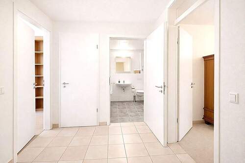 Flur/Eingang - 3 Zimmer Etagenwohnung zum Kaufen in Duisburg