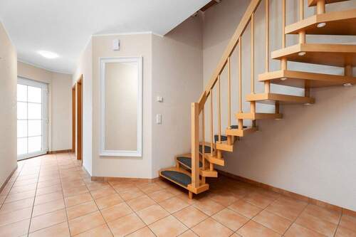 Diele - Reihenmittelhaus mit 155,00 m&sup2; in Mechernich zur Miete