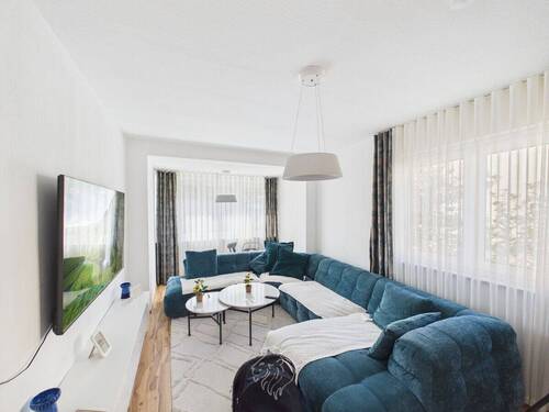 Wohnzimmer EG - 7 Zimmer Mehrfamilienhaus, Wohnhaus zum Kaufen in Sennfeld