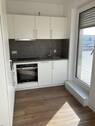 Einbauküche in weiß mit Zugang zur Loggia - Etagenwohnung mit 89,00 m² in Mannheim zur Miete
