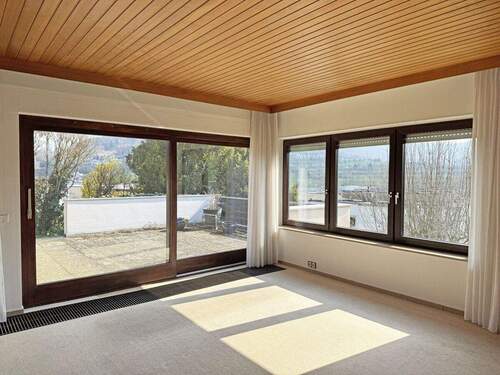 Wohnzimmer - 8 Zimmer Einfamilienhaus in Pfullingen