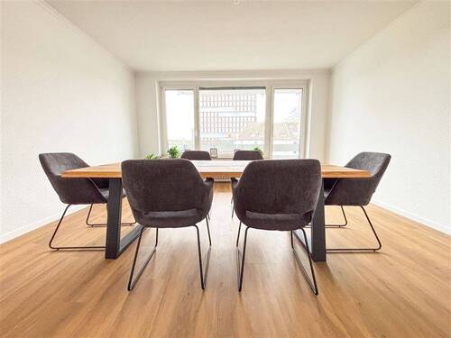 Wohnzimmer - Absolutes Highlight: 2-Zimmer-Wohnung mit großer Terrasse in Golzheim
