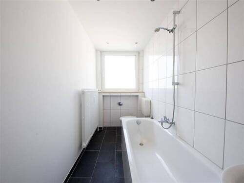 Badezimmer - Etagenwohnung in Düsseldorf zum Kaufen