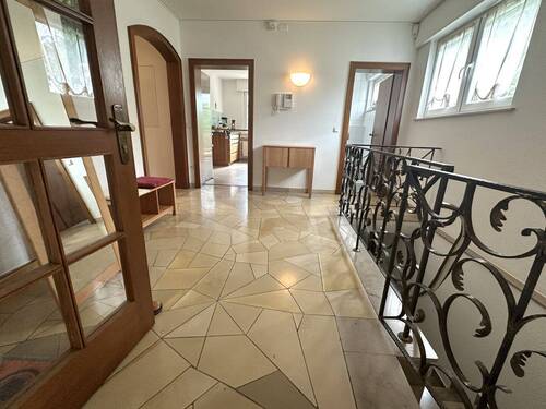 stilvoller Eingangsbereich - Einfamilienhaus mit 140,00 m² in Kreuzau zum Kaufen