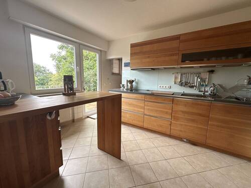 Blick in die Küche mit Zugang Balkon - 