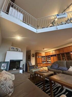 Wohnzimmer mit Kamin - Reihenmittelhaus mit 171,00 m² in Wächtersbach zum Kaufen