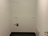 Abstellraum mit Waschmaschinenanschluss - 