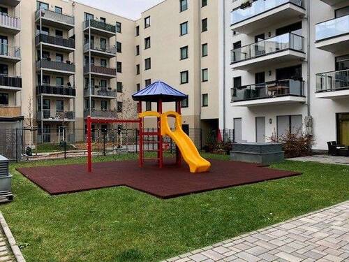 Spielplatz im Innenhof - Etagenwohnung mit 56,20 m² in Leipzig zur Miete