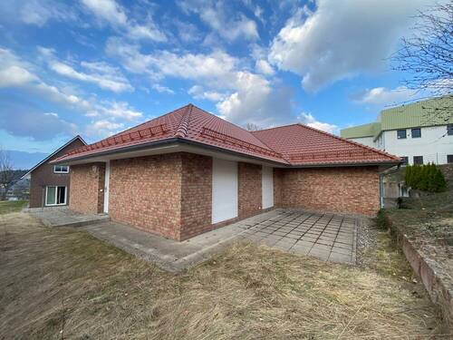 Eingangsbereich und Rückseite 3d - Bungalow mit 149,00 m&sup2; in Oberhof zum Kaufen