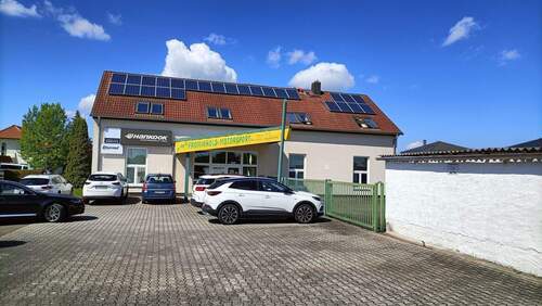 Parkplatz_mit_eingang_2.jpg - 