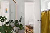 Garderobe mit modernem Gäste-WC.jpg - 
