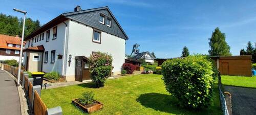 Seitenansicht - 7 Zimmer Doppelhaushälfte zum Kaufen in Bad Grund
