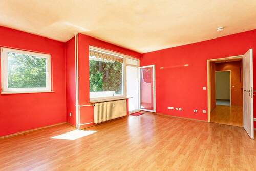 Wohnzimmer mit Balkonzugang - 2 Zimmer Etagenwohnung in Berlin