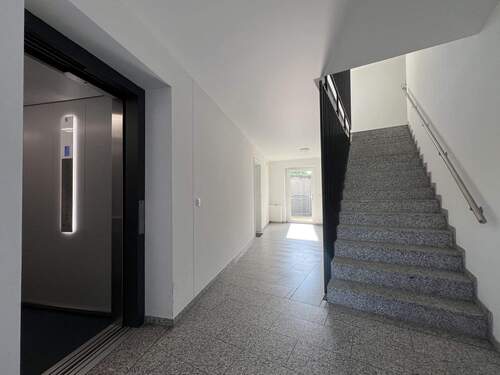 Aufzug - 2 Zimmer Etagenwohnung in Bubenreuth