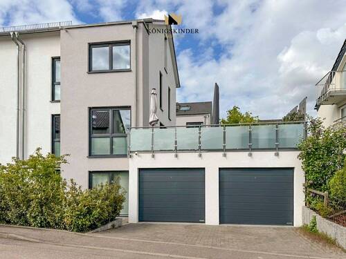 Garage - 5 Zimmer Doppelhaushälfte zum Kaufen in Stuttgart