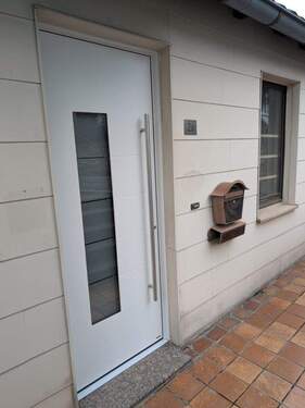 Hauseingangsbereich - Erstbezug, modernisierte, großzügige 2-Zimmer-Erdgeschosswohnung,sep.Eingang, Zentrum Wiehl-Bielstein