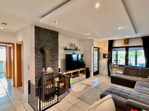 Wohnen mit Kamin - 4 Zimmer Bungalow in Biblis