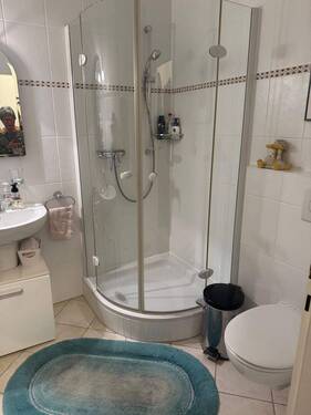 Gästebad mit Dusche - 