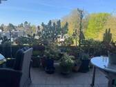 Balkon mit Ausblick ins Grüne - 3 - Zi ETW , großzügiges, lichtdurchflutetes, offenes Wohnen mit Balkonen, Aufzug , Wellnessbereich mit Pool & Sauna , mitten im Grünen in Kirchrode