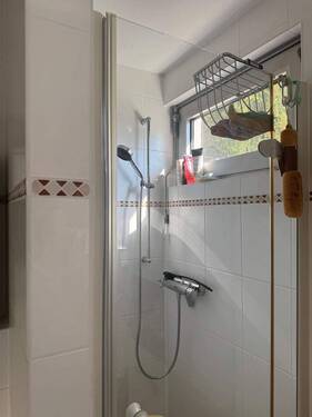 Bad mit Dusche - 