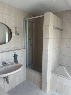 Bad.jpeg - 3 Zimmer Etagenwohnung in Nürnberg
