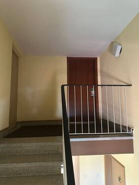 Treppenhaus.jpeg - Etagenwohnung mit 78,00 m² in Nürnberg zur Miete