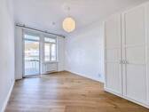 weiteres Zimmer mit Einbauschrank - 