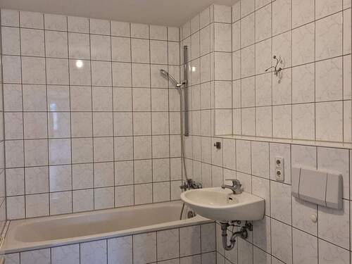 Badezimmer - Etagenwohnung mit 62,00 m² in Leipzig zur Miete