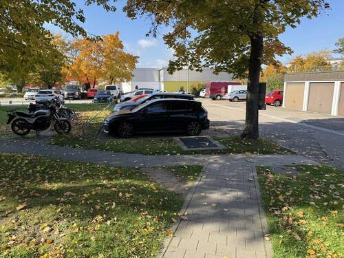 Weg zu den Stellplätzen - 