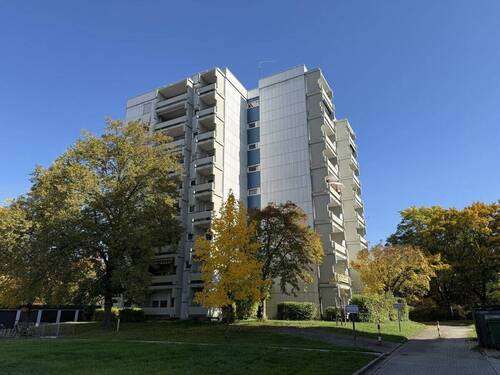 Gebäude Westseite - Helle 2-Zimmer-Wohnung Nähe Landratsamt - sofort verfügbar!