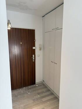 Eingang mit Einbauschrank - 