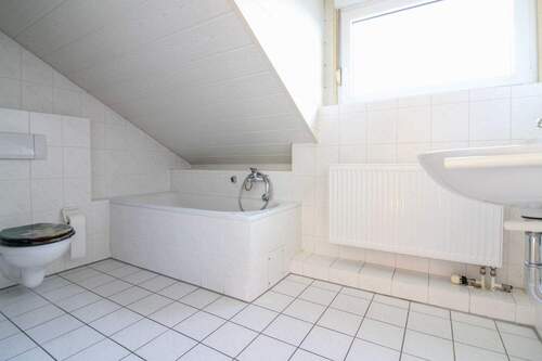 Badezimmer - Etagenwohnung mit 60,30 m&sup2; in Messel zum Kaufen