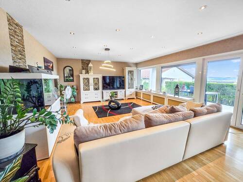 Wohnbereich - 7 Zimmer Einfamilienhaus zum Kaufen in Sinsheim