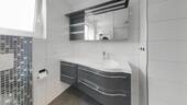 Badezimmer mit Tageslichtfenster - 