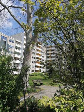 gepflegte Wohnanlage 5. Stock - Von Privat: Schwarzer Berg! moderne 3-Zi-Whg, 2 Bäder, EBK, Loggia, Keller, Kfz-Stellplatz