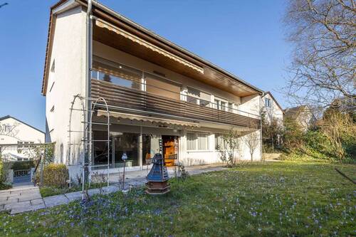 03 - Hausansicht und Garten - 