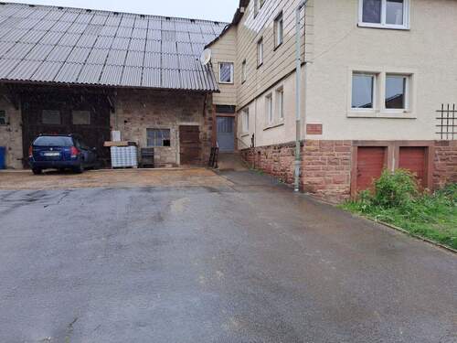 Hof - 8 Zimmer Mehrfamilienhaus, Wohnhaus zum Kaufen in Walldürn