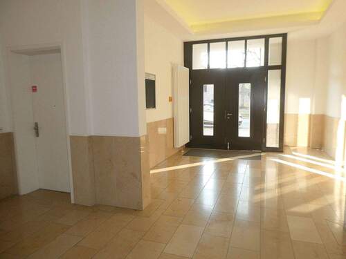 Hauseingangsbereich - 4 Zimmer Etagenwohnung zur Miete in Berlin