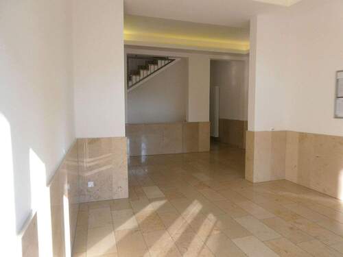 Hauseingangsbereich - 4 Zimmer Etagenwohnung in Berlin